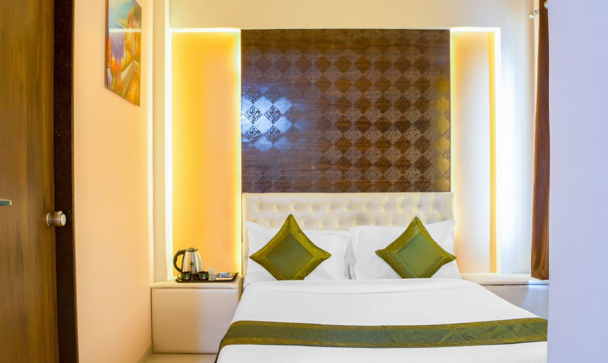 Treebo Naunidh Suites Pune Eksteriør billede